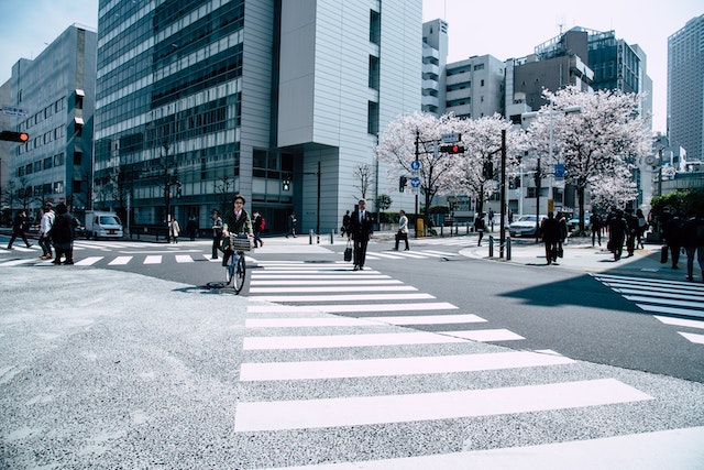 宝坻为何勤工俭学对在日本的留学生的职业生涯至关重要？